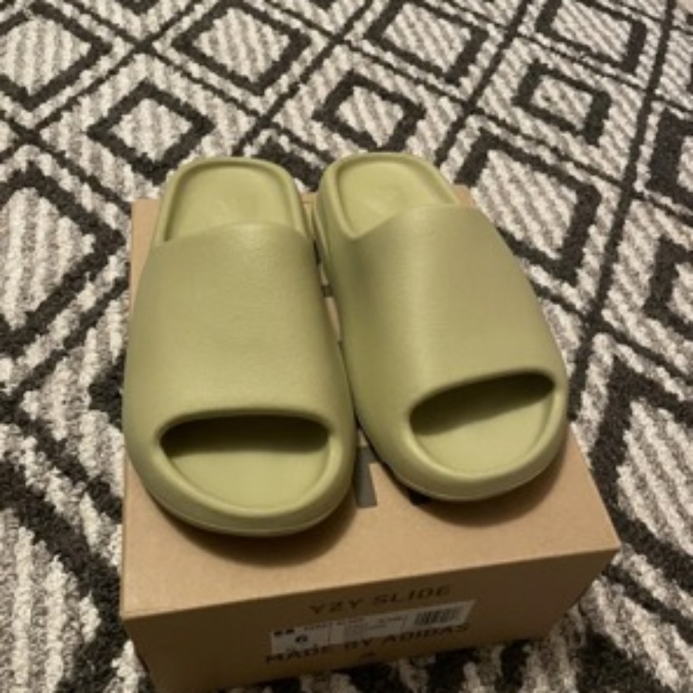 Yeezy Slide Resin